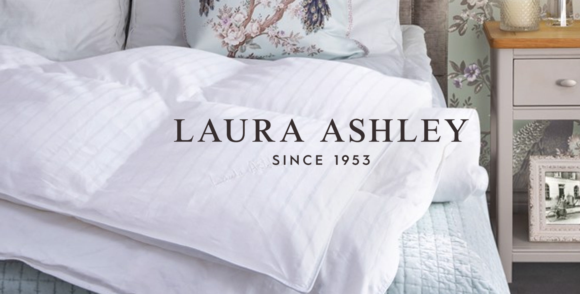 イギリス輸入　ローラアシュレイ ウールクッションフェザーパッド　新品 Laura Ashley Pillows & Duvets | Luxury Bedding at Laud Sleep